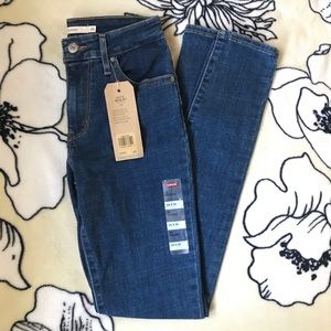 Levi’s 711 SCULPT Skinny Jeans